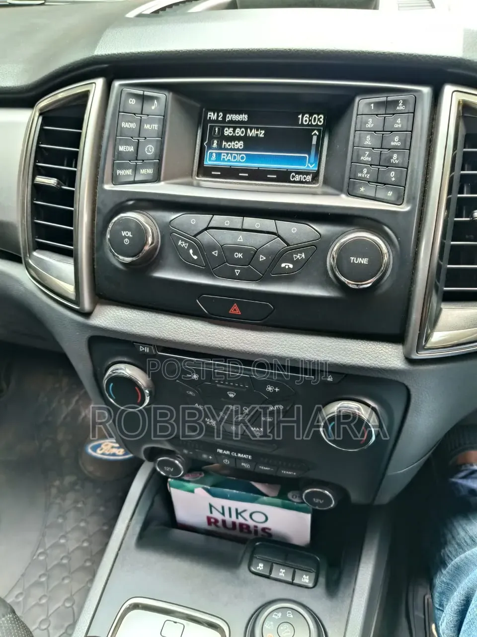 Ford Everest 2018 Blue