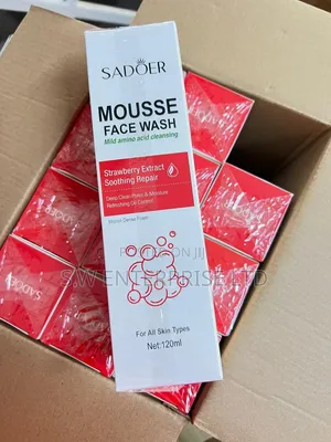 SADOER Strawberry Extract Mousse Face Wash (120ml)
