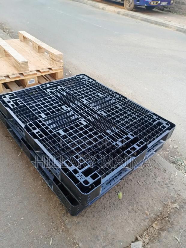 Plastic Pallets - thumbnail 3