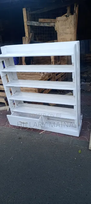 Shoeluck of Pallets