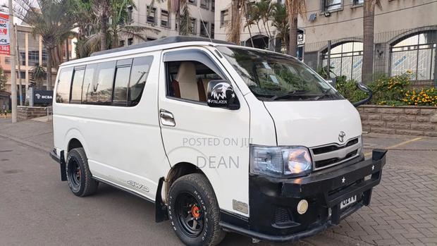 Toyota HiAce 2011 White