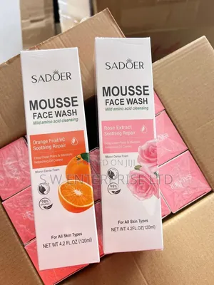 SADOER Strawberry Mousse Face Wash