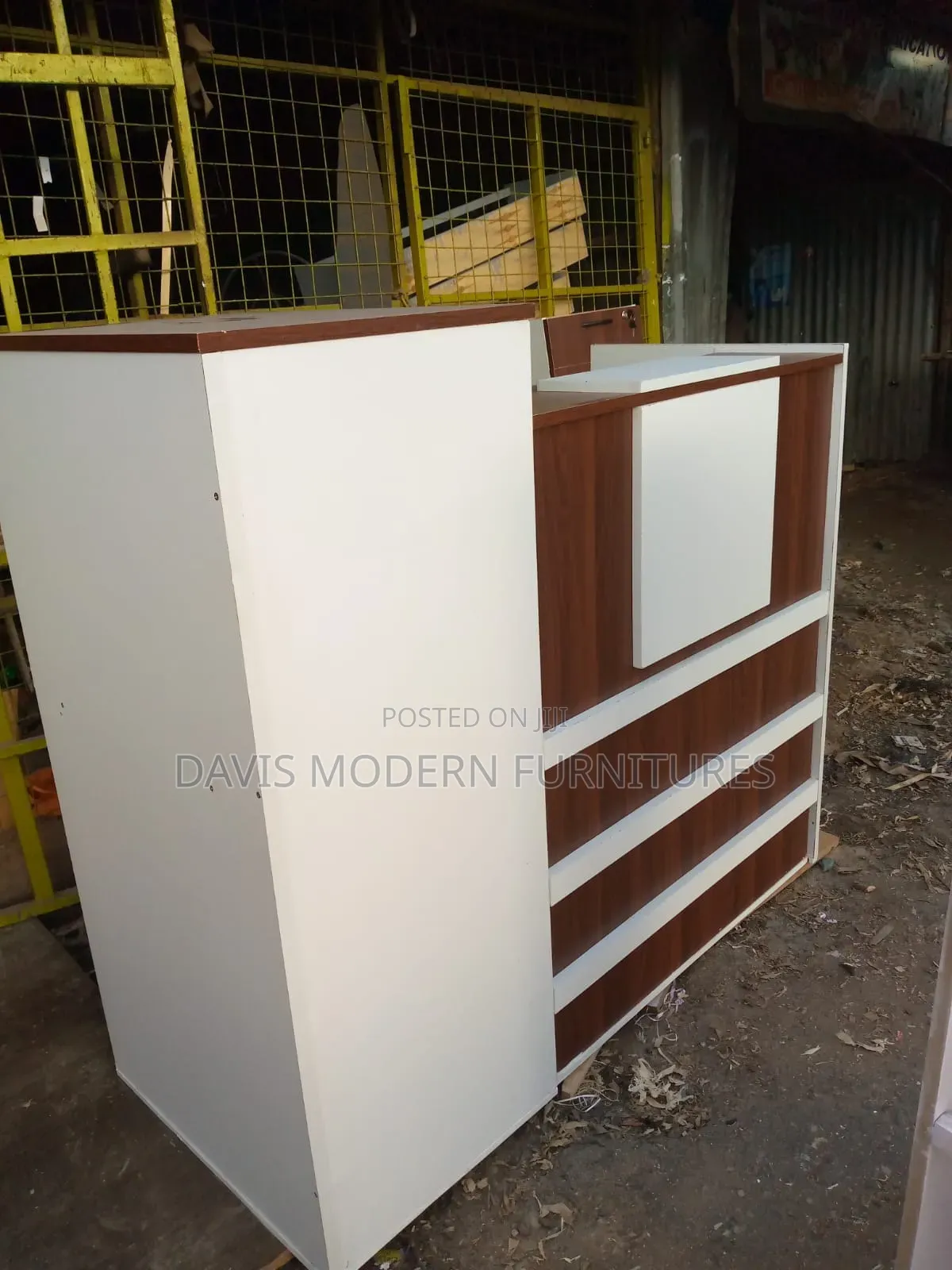 Professional Reception Desk Design