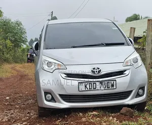 Toyota Ractis 1.3 FWD 2014 Silver