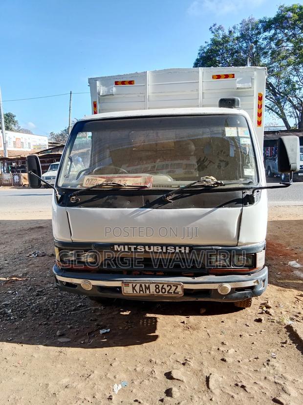 Mitsubishi Canter - main view