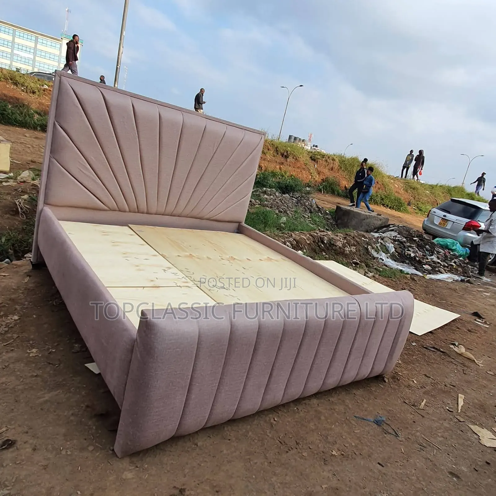 5x6 Chester Bed  With VV Pattern on Headboard