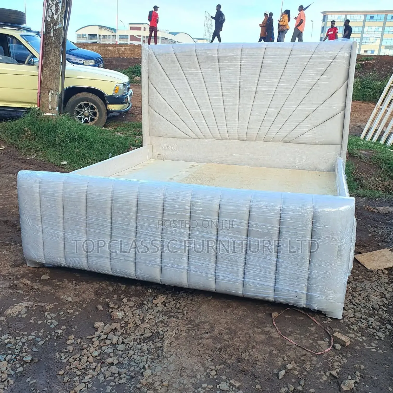 5x6 Chester Bed  With VV Pattern on Headboard