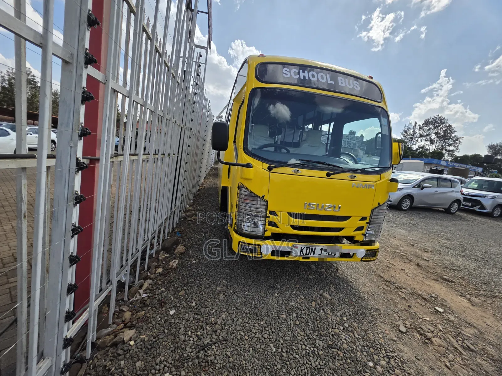 Isuzu NMR 2023 Yellow