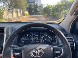 Toyota Land Cruiser Prado 2017 Black