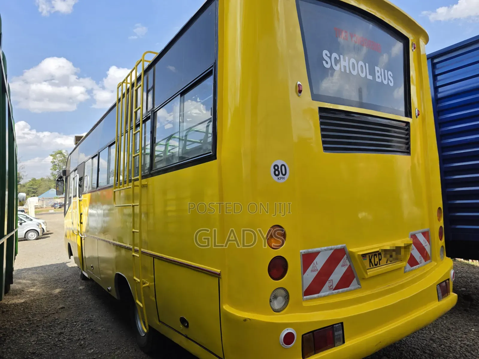 Mitsubishi Fuso Rosa 2014 Yellow