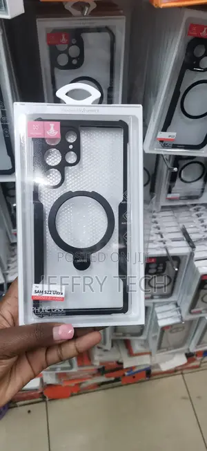 Xundd MagSafe Shockproof Phone Case for the Samsung Galaxy S22 Ultra.