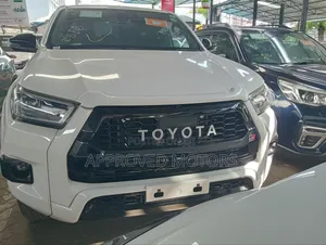 Toyota Hilux 2022 White