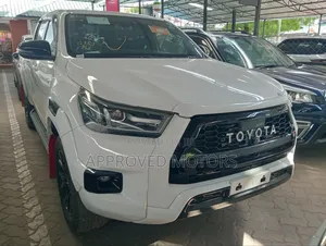 Toyota Hilux 2022 White