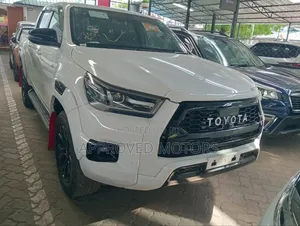 Toyota Hilux 2022 White