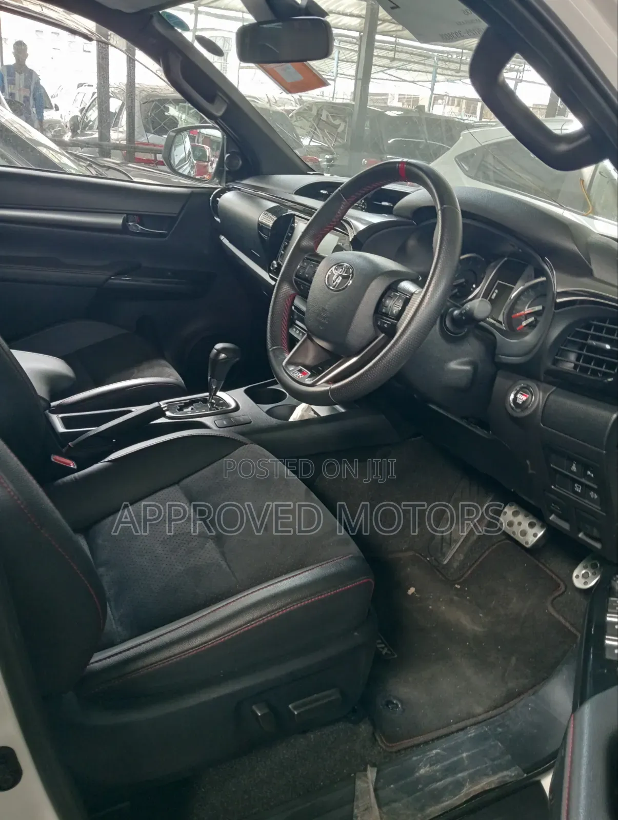 Toyota Hilux 2022 White