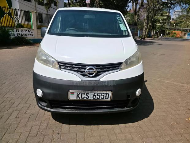 Nissan NV200 2012 White - main view