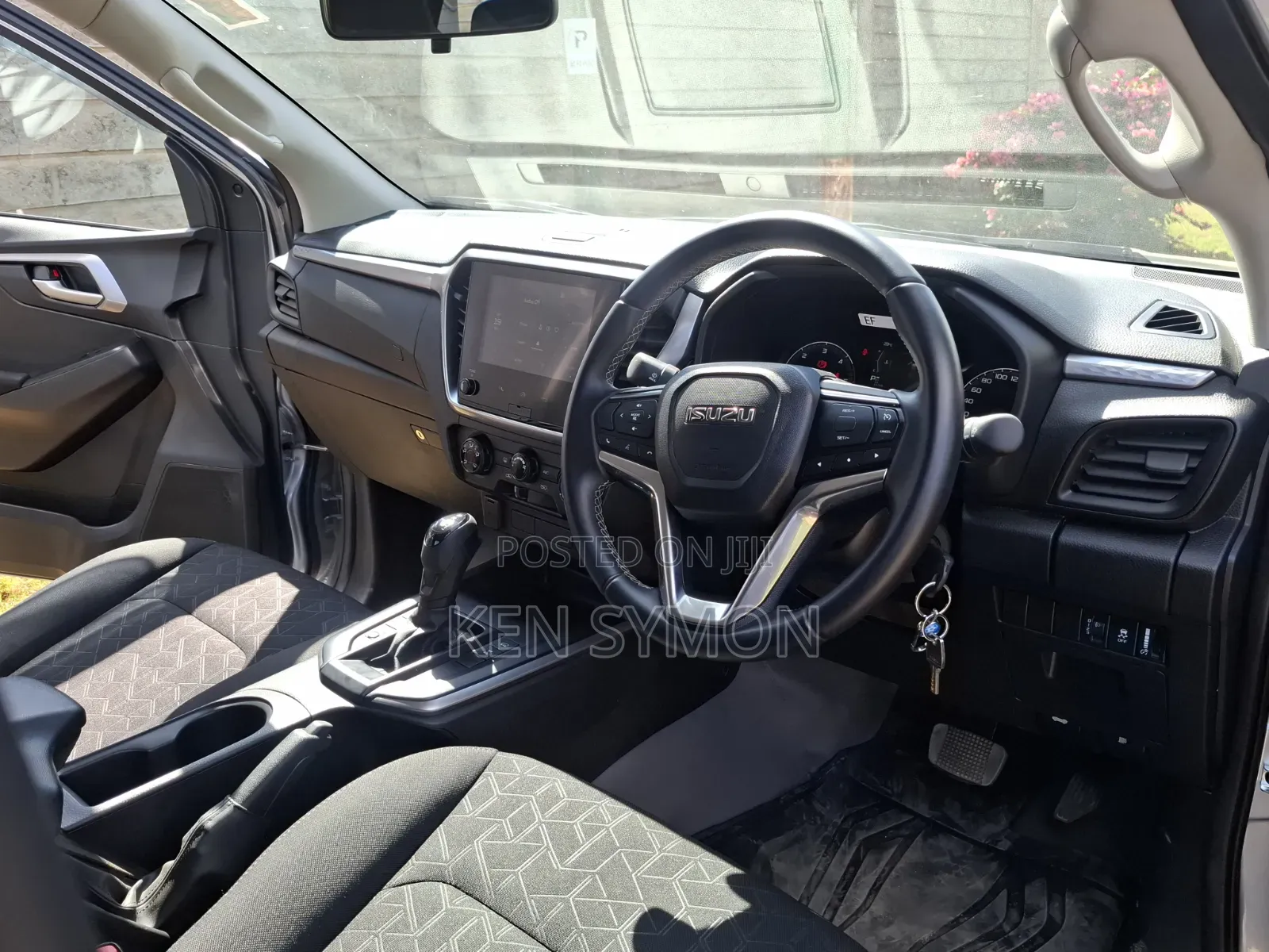 New Isuzu D-MAX 2025 Silver