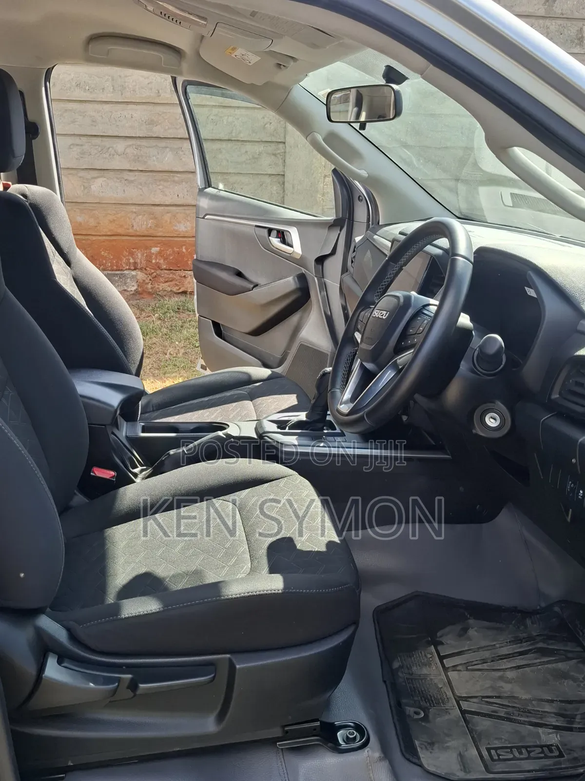 New Isuzu D-MAX 2025 Silver