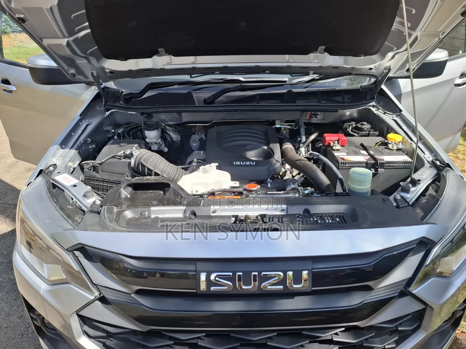 New Isuzu D-MAX 2025 Silver
