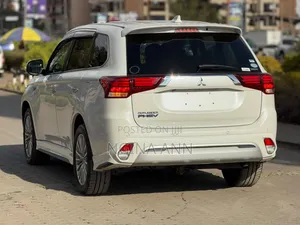 Mitsubishi Outlander 2019 White