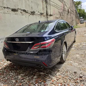 Toyota Crown 2019 Blue