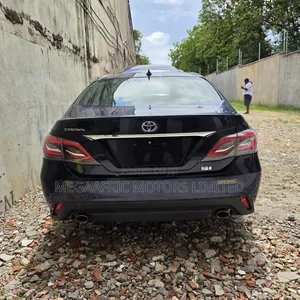 Toyota Crown 2019 Blue