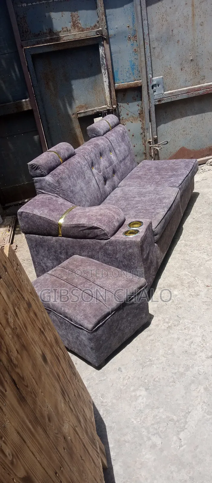 Modern 4-Seater L-Shaped Sofa - Excellent Condition