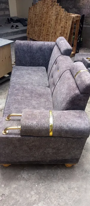 Modern 4-Seater L-Shaped Sofa - Excellent Condition
