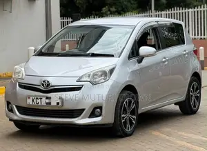 Toyota Ractis 1.5 AWD 2012 Silver