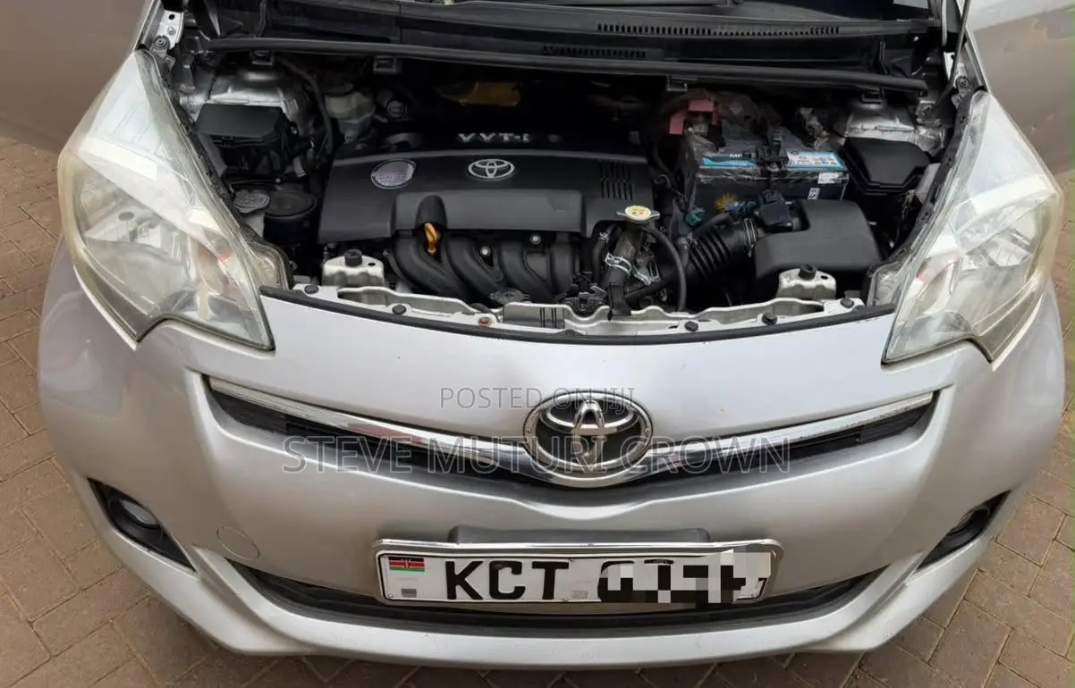 Toyota Ractis 1.5 AWD 2012 Silver