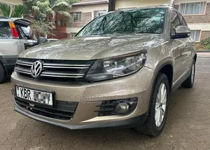 Volkswagen Tiguan 2.0 S 4Motion 2012 Gold
