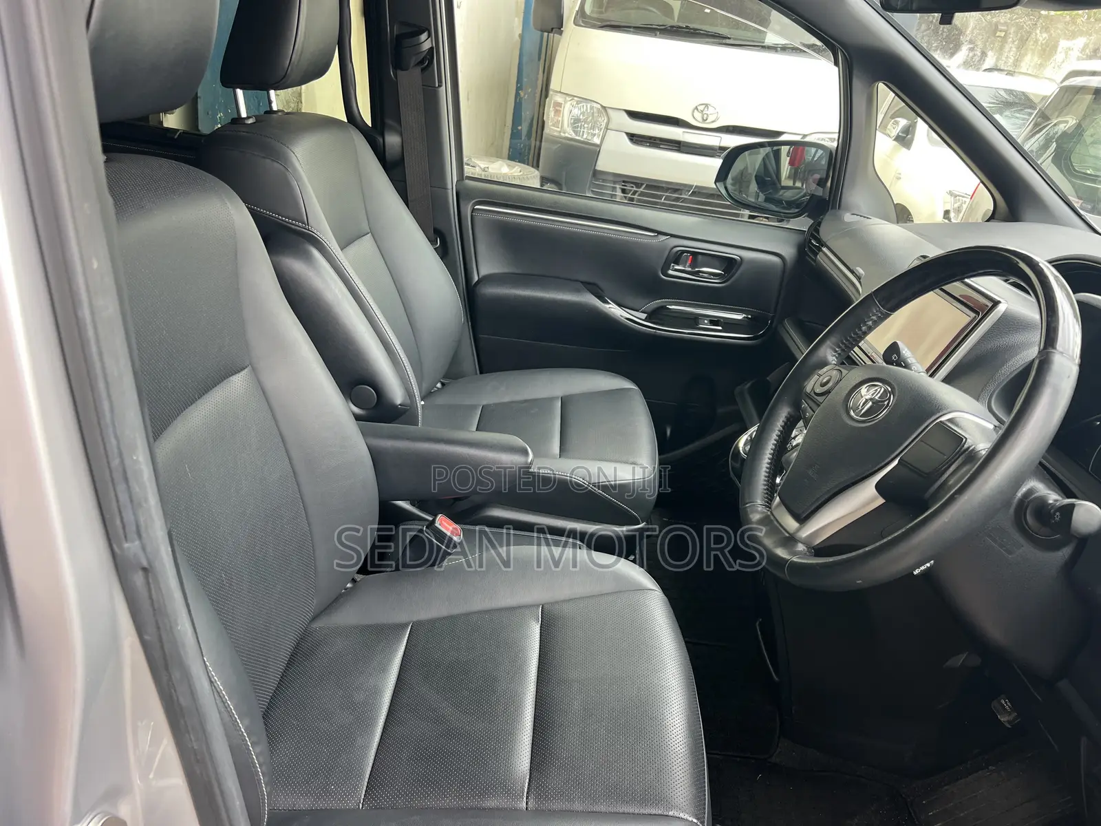 Toyota Esquire 2019 Silver