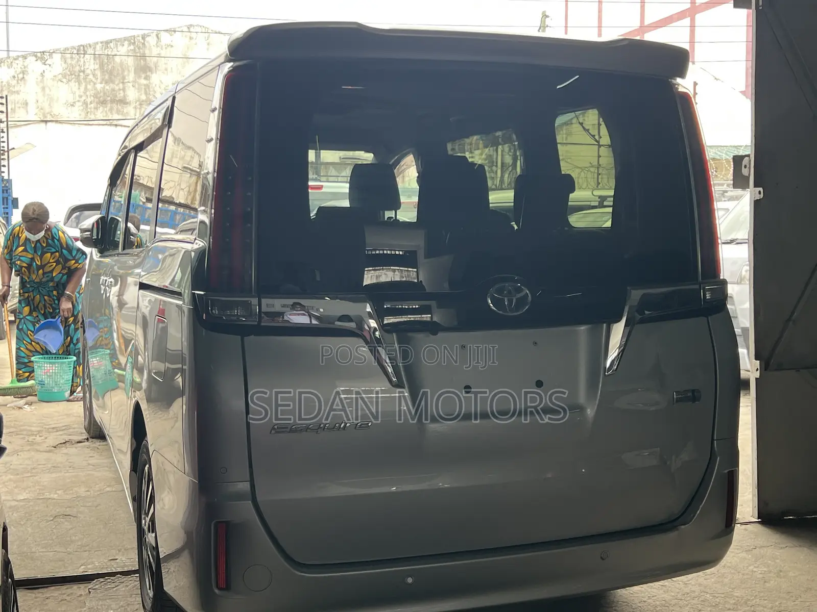 Toyota Esquire 2019 Silver