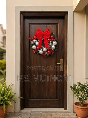 36 CM Festive Berry & Pine Wreath