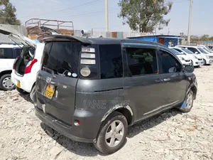 Toyota Sienta 1.5 AWD 2010 Gray