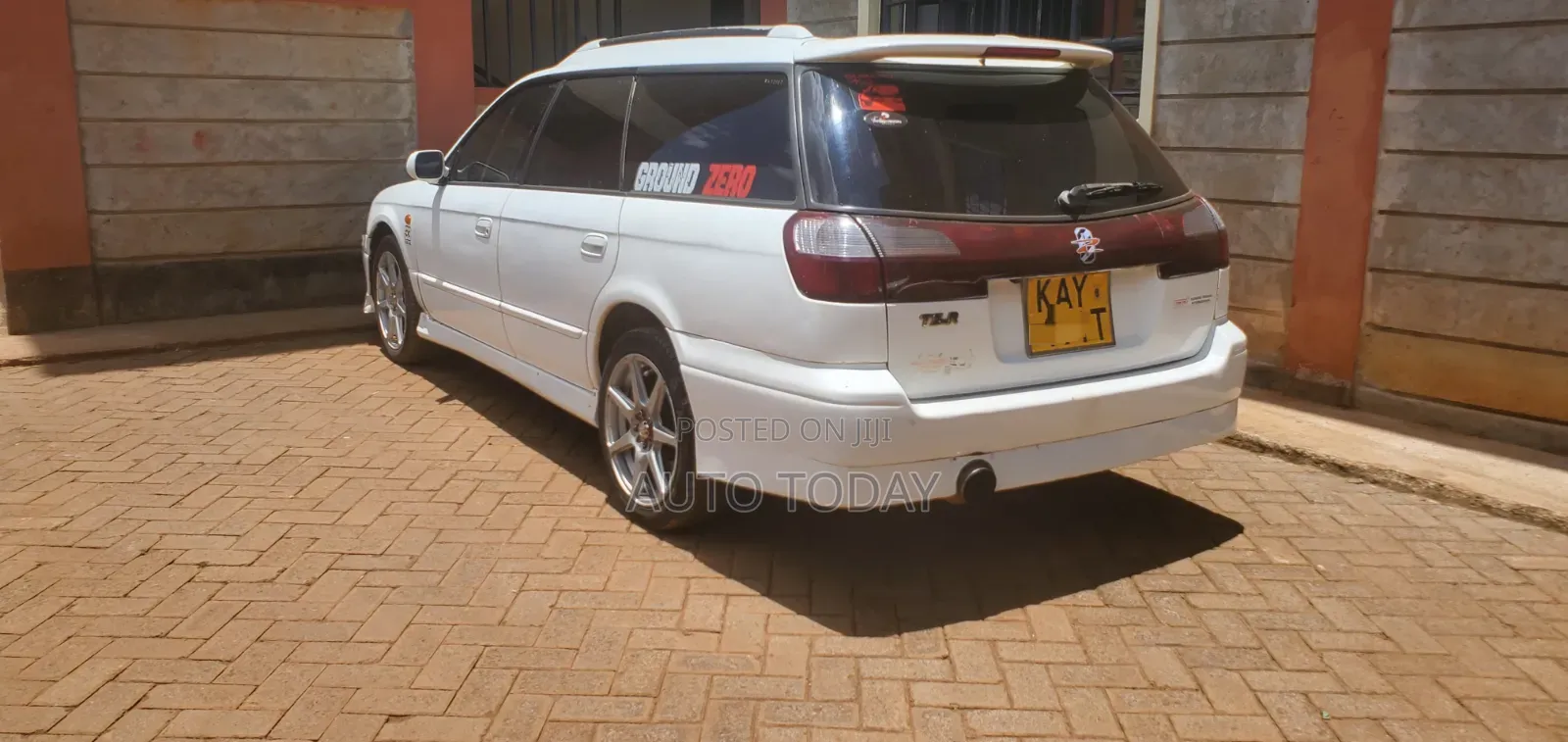 Subaru Legacy Wagon 2000 White