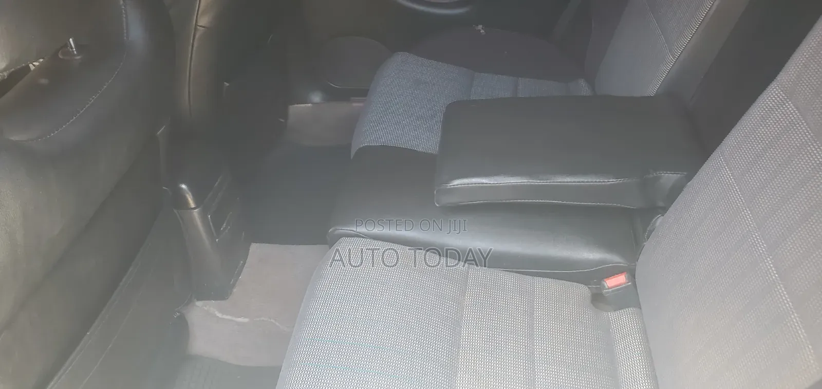 Subaru Legacy Wagon 2000 White