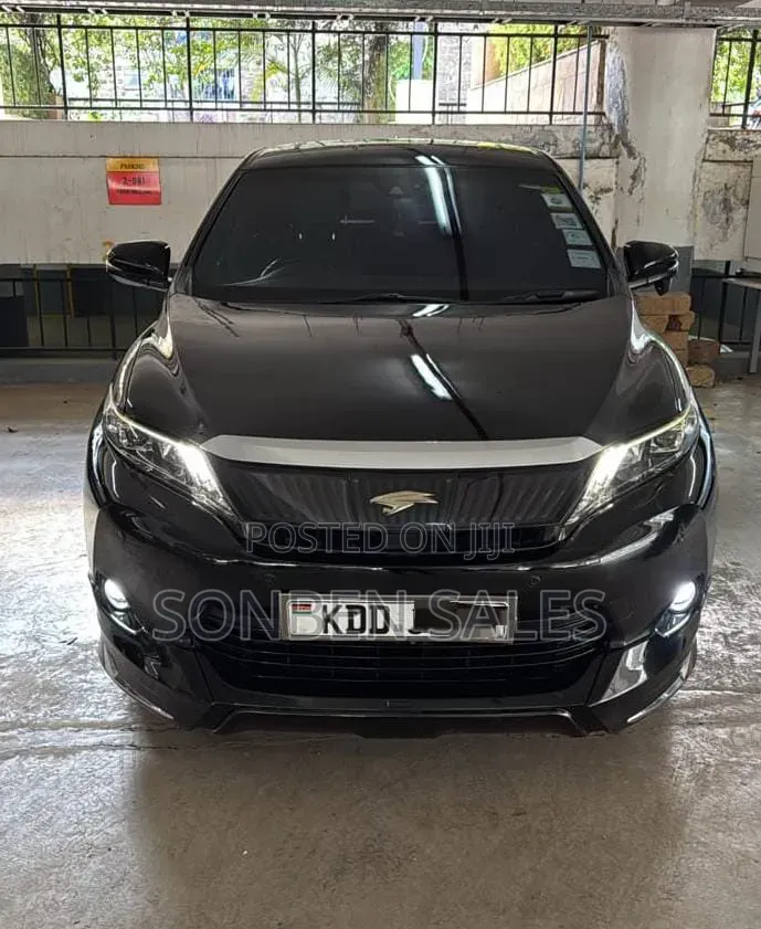 Toyota Harrier 2.0 2015 Black