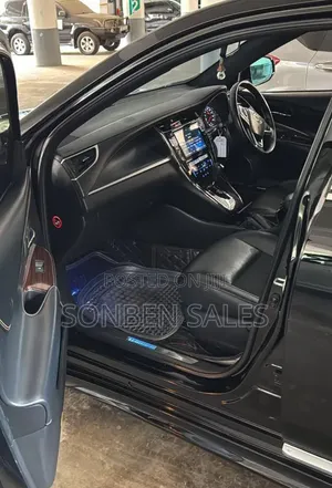 Toyota Harrier 2.0 2015 Black