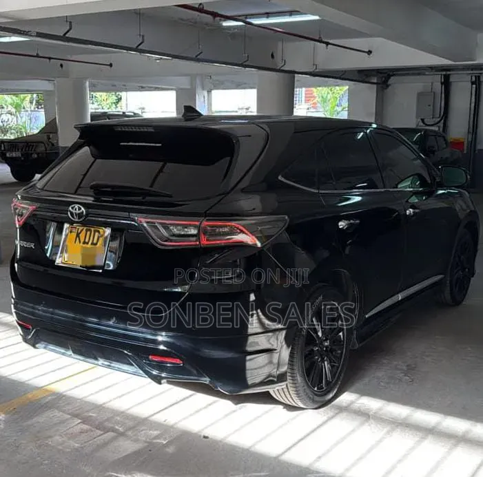 Toyota Harrier 2.0 2015 Black