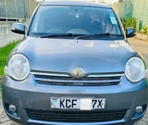 Toyota Sienta 2007 Gray