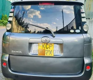 Toyota Sienta 2007 Gray