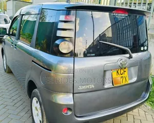 Toyota Sienta 2007 Gray