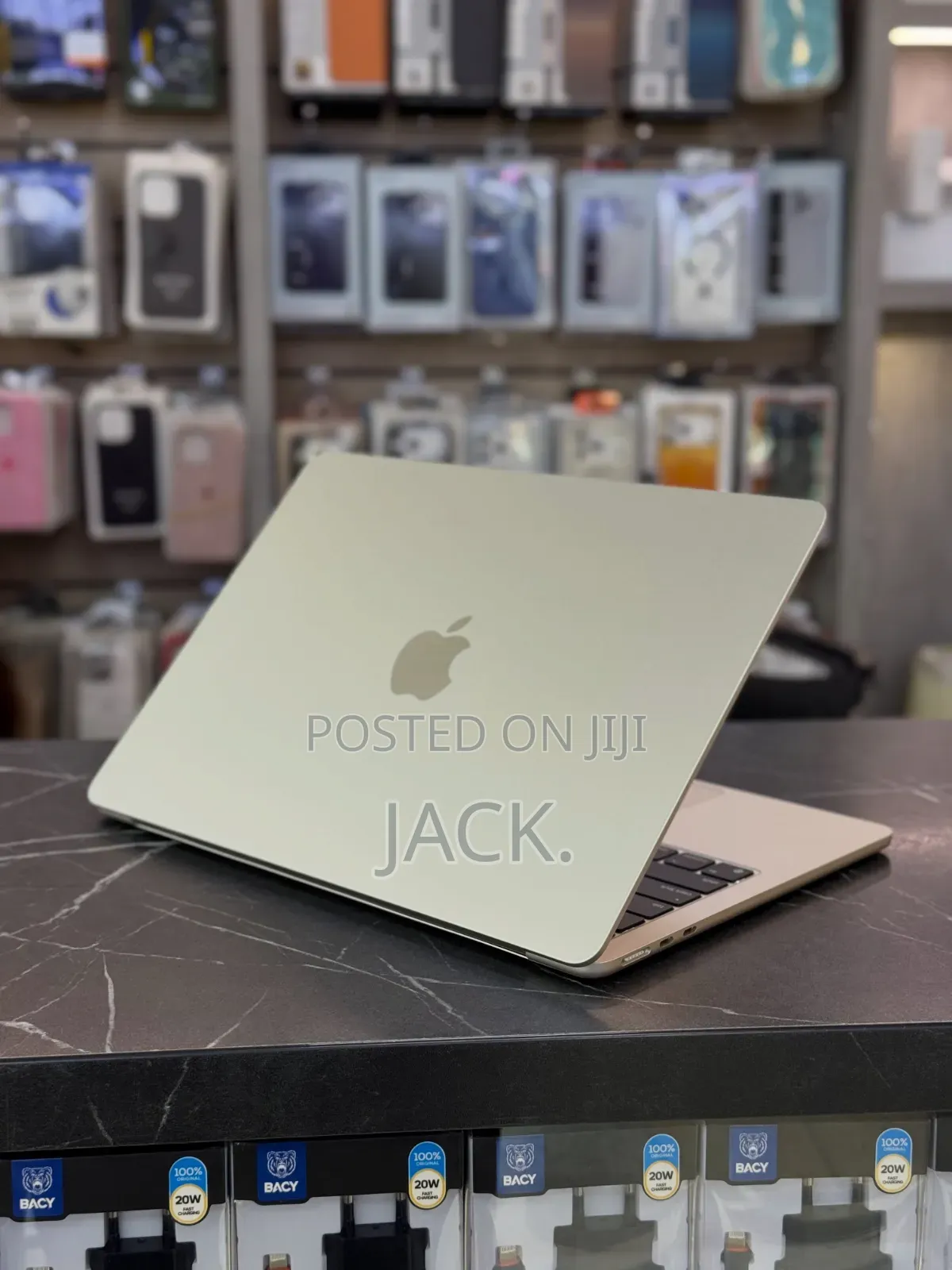 Laptop Apple MacBook Air 2022 M2 16GB Apple M2 SSD 256GB