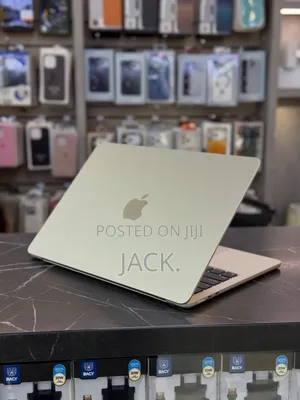 Laptop Apple MacBook Air 2022 M2 16GB Apple M2 SSD 256GB