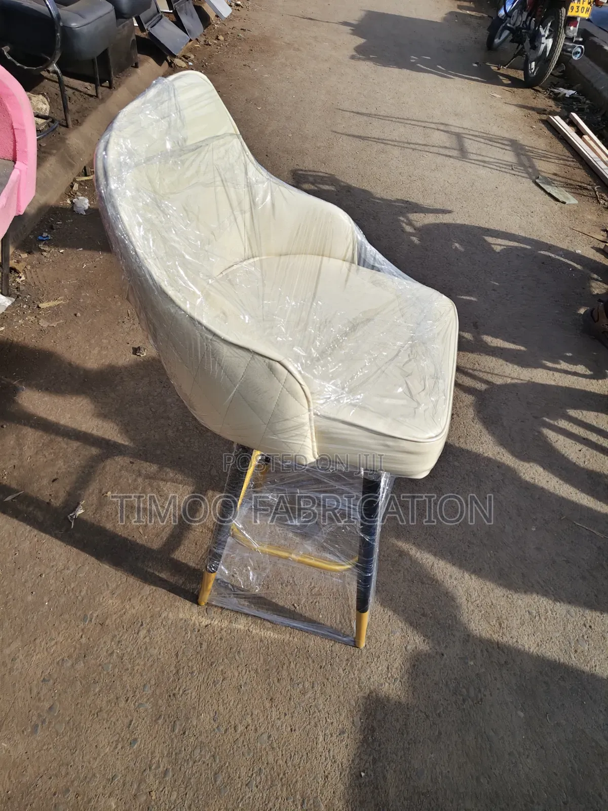 Restaurant Cream White High Stools Design