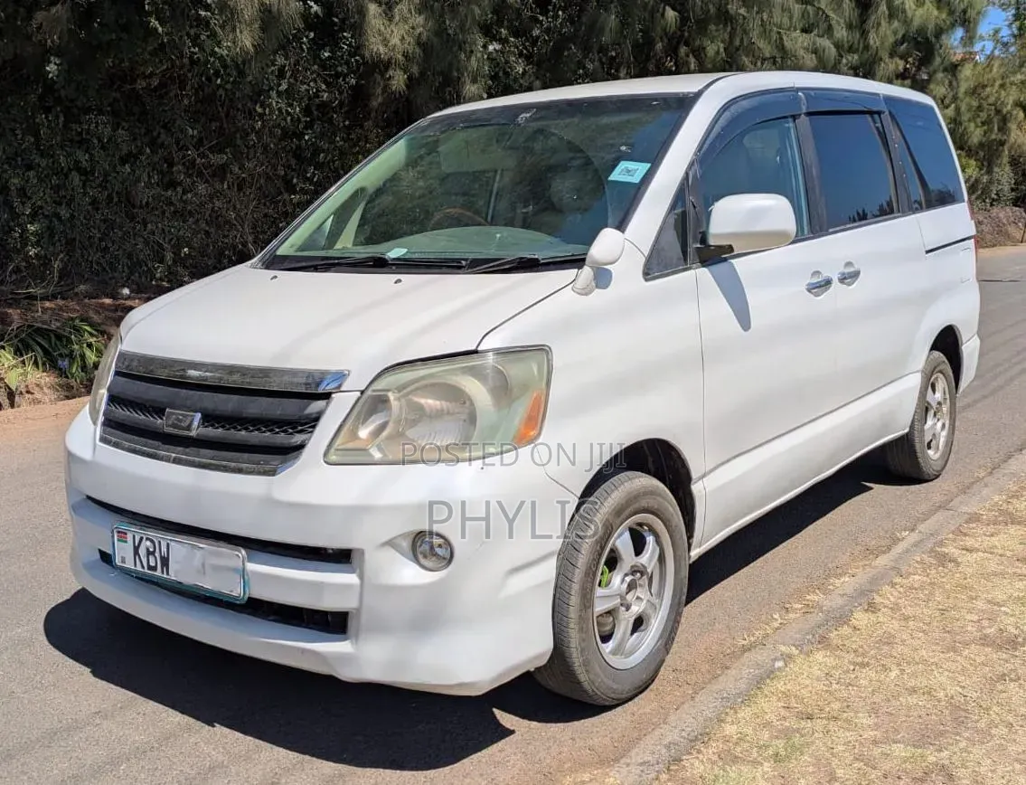 Toyota Noah 2006 White