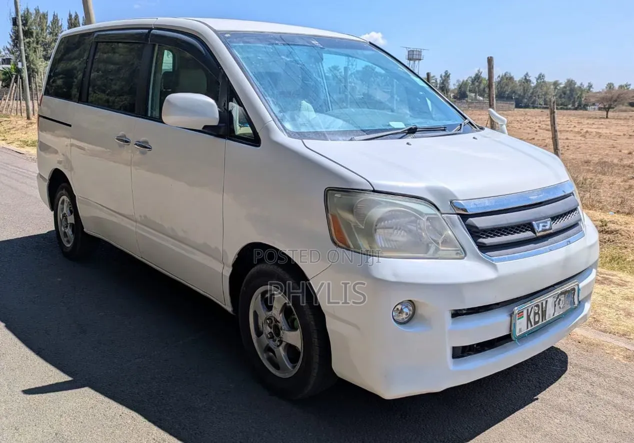 Toyota Noah 2006 White