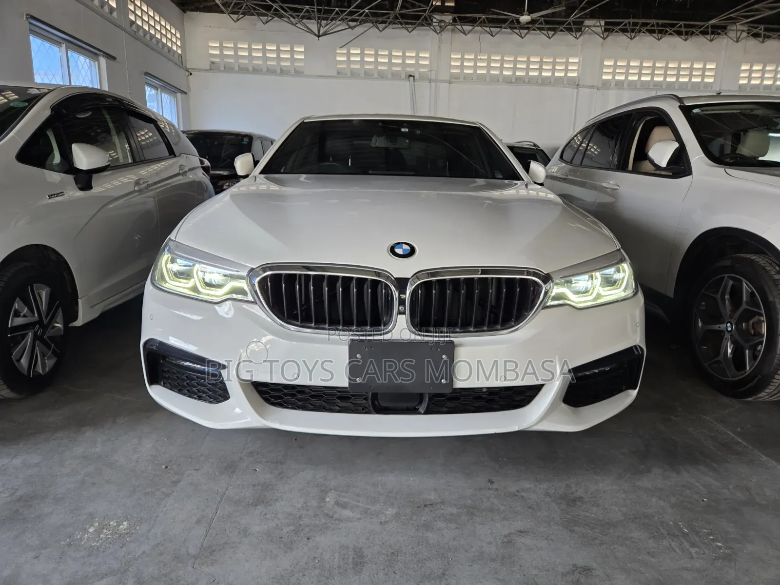 BMW 320i 2018 White