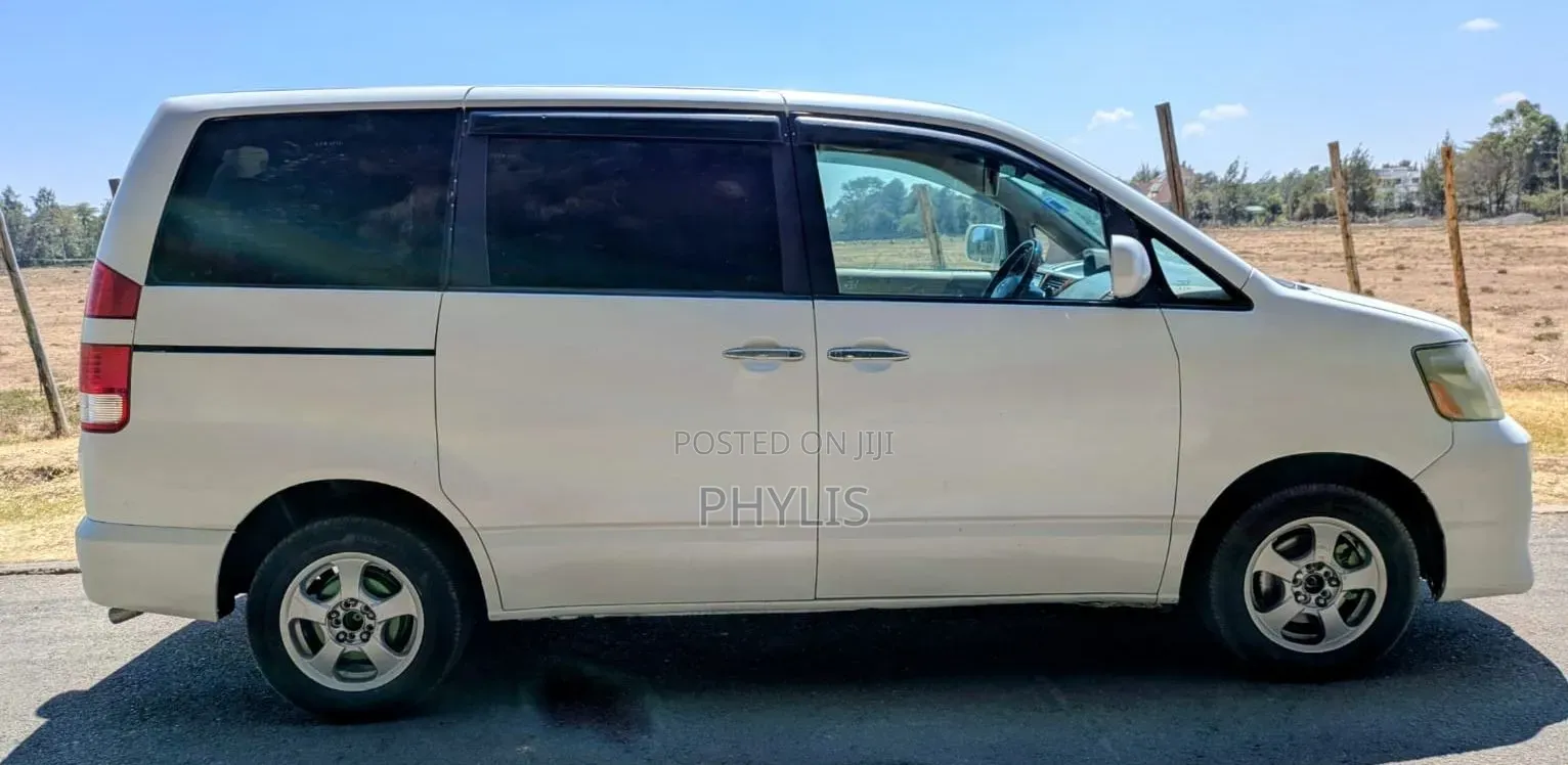 Toyota Noah 2006 White